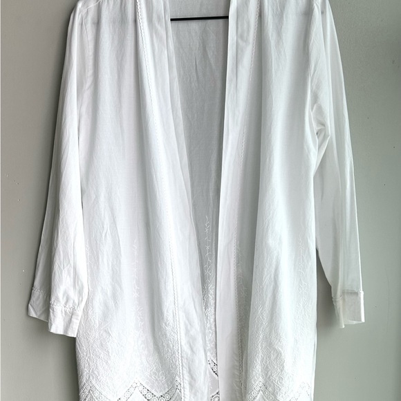 Soft Surroundings Other - SOFT SURROUNDINGS white cotton embroidered robe lace mini wrap